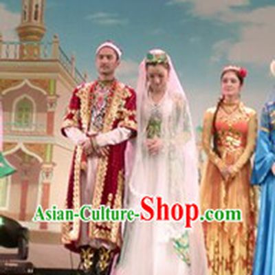 Traditional Chinese Xinjiang Wedding Dresses for Brides and Bridegrooms
