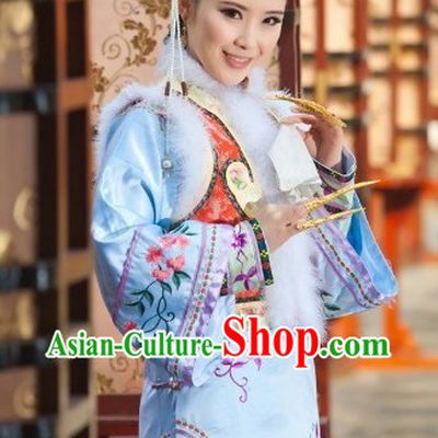 Qing Dynasty Manchu Zhen Huan Embroidered Clothes and Headpiece for Women