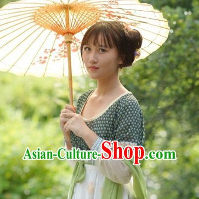 Traditional Chinese Tang Dynasty Robe and Umbrella for Girls