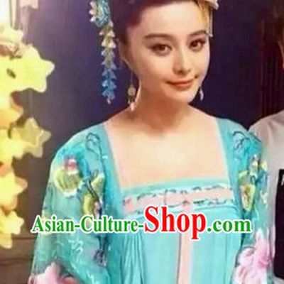 The Empress of China Blue Embroidery Clothes and Hair Jewelry