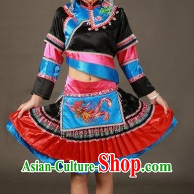 China She Ethnic Minority Clothing and Hat for Women