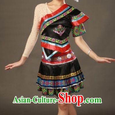 Traditional Chinese Zhuang Clothes and Hat for Women