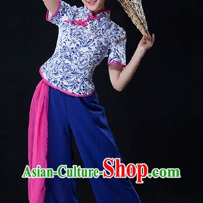 Traditional Chinese Singing Group Village Girl Clothes and Bamboo Hat