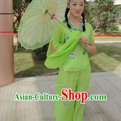 Traditional Chinese Classical Dancing Clothes and Umbrella