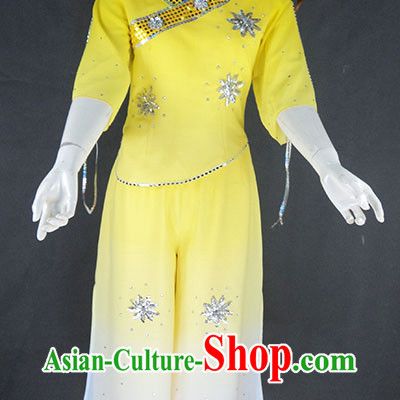 Traditional Chinese Classical Dancing Clothes and Umbrella