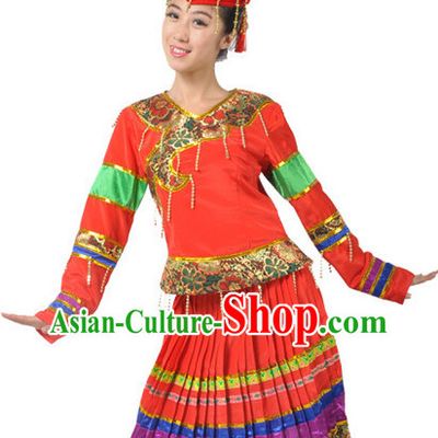 China Folk Yi Nationality Clothes and Hat for Women
