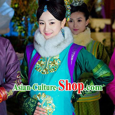 Ancient Chinese Pregnant Woman Costumes and Hair Decorations