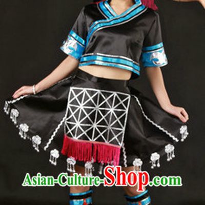 China Miao Ethnic Group Clothes and Hat for Women