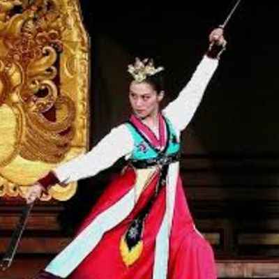 Traditional Korean Sword Dancing Costumes for Women