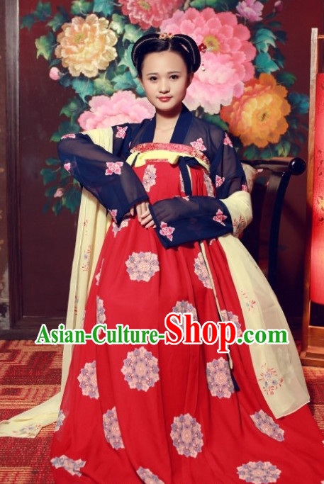 Traditional Chinese Clothes in Tang Period Traditional Chinese Clothes in Tang Period