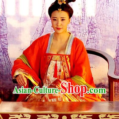 Chinese Traditional Princess Costume and Hair Decorations of Tang Dynasty