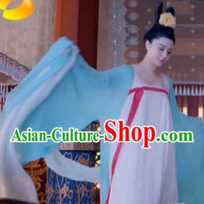 Tang Dynasty Clothes and Hair Accessory for Women