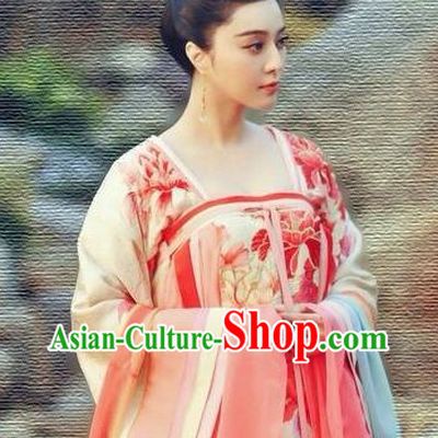 China Tang Dynasty Costumes and Hair Jewelry