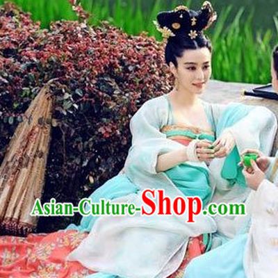 Ancient Chinese Tang Lady Ruqun Clothing and Hair Accessories