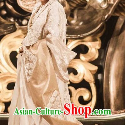 China Tang White Imperial Dresses and Hair Ornaments