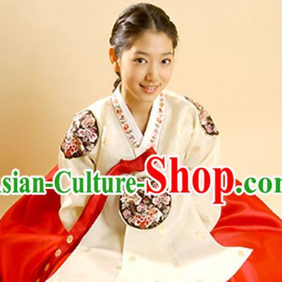 Traditional Korean Hanbok Outfit for Women