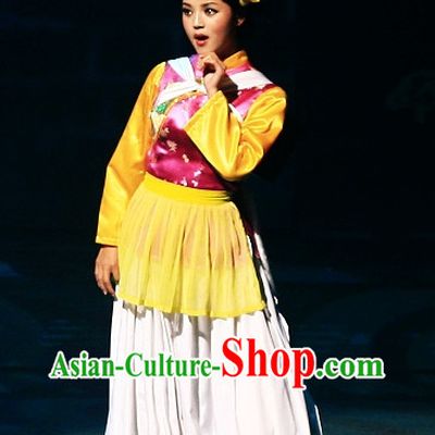 China Yunnan Lijiang Naxi Minority Ethnic Clothing and Headwear for Girls