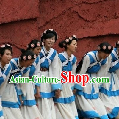 China Yunnan Lijiang Naxi Minority Clothes and Headwear for Girls