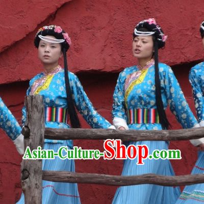 China Yunnan Lijiang Minority Clothes and Headwear for Women