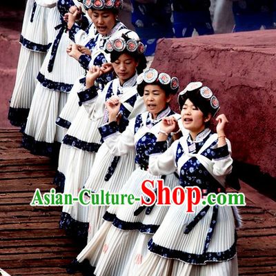 Yunnan Naxi Clothing and Ornaments