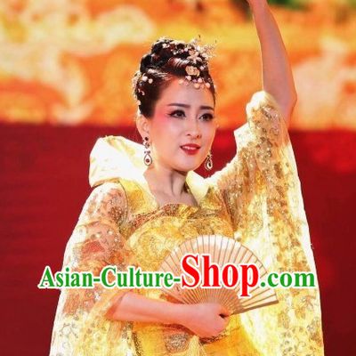 Yang Yuhuan China Beauty Traditional Chinese Costumes and Hair Accessories