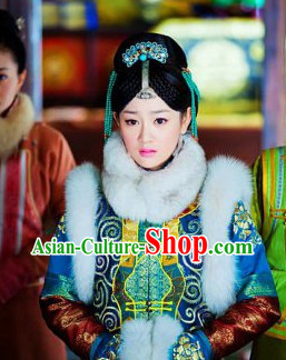 Traditional Manchu Princess Fur Robe Clothing and Headwear Traditional Manchu Princess Fur Robe Clothing and Headwear