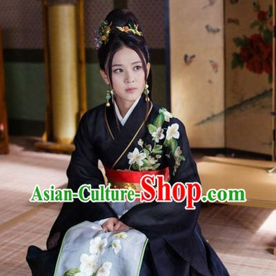 Black Embroidered Hanfu Suit for Women