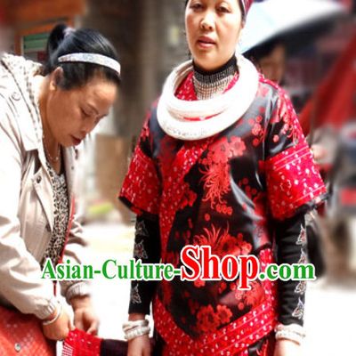 China Miao Tribe Minority Ethnic Garment and Silver Accessories for Women