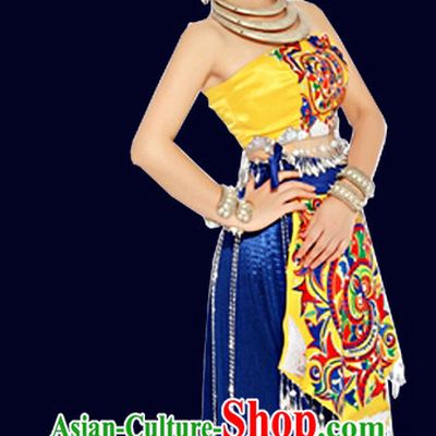 China Miao Minority Ethnic Suit and Hair Accessories for Women