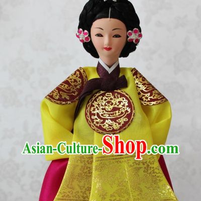 Korean Empress Hanbok Statues