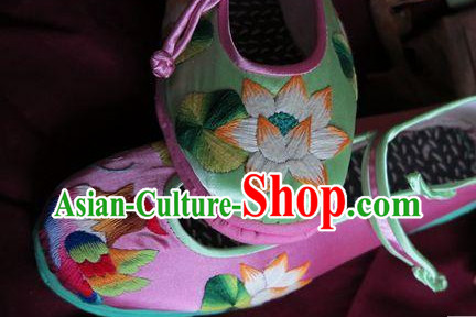 Chinese traditional handmade embroidered shoes embroidery shoes Chinese traditional handmade embroidered shoes embroidery shoes