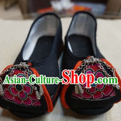 Chinese Tradiitonal Handmade Fabric Shoes