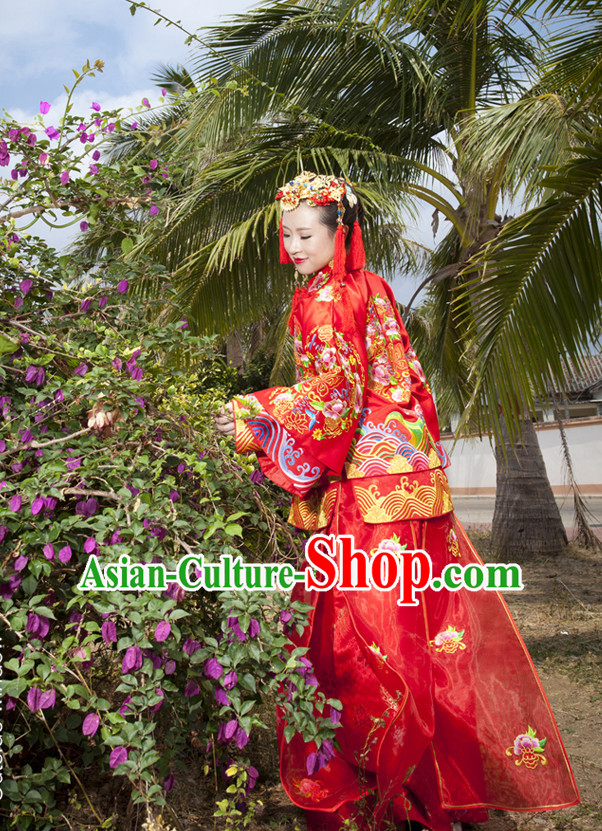 Chinese wedding dress traditional bridal costumes and hair accessories Chinese wedding dress traditional bridal costumes and hair accessories