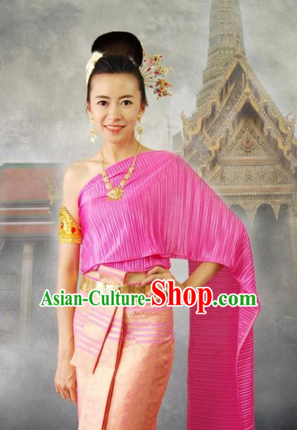 Traditional Korean National Clothes for Men and Women Traditional Korean National Clothes for Men and Women