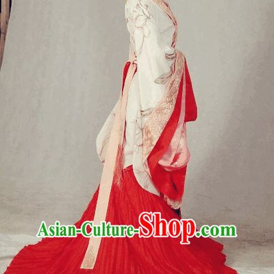 Ancient Chinese Noblewoman Hanfu with Long Tail