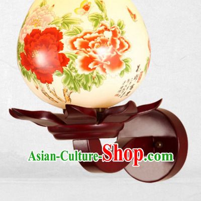 Chinese Classical Handmade and Carved Natural Wood Wall Palace Lantern
