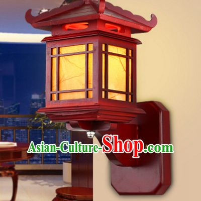 Traditional Chinese Classical Natural Wood and Carved Temple Shape Hanging Palace Lantern