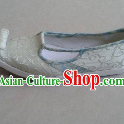 Ancient Chinese Handmade Embroidered Shoes with Cloud Tips