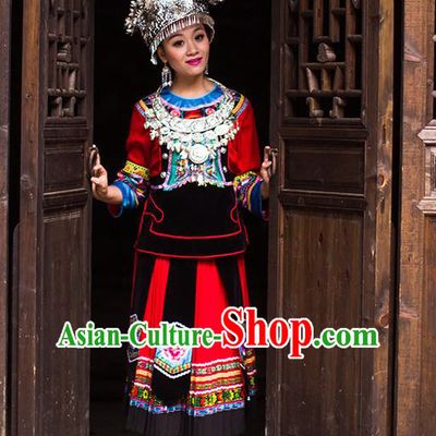Traditional Chinese Miao Nationality Dancing Costume Accessories Necklace, Female Folk Dance Ethnic Pleated Skirt and Headwear, Chinese Minority Nationality Embroidery Costume and Hat for Women