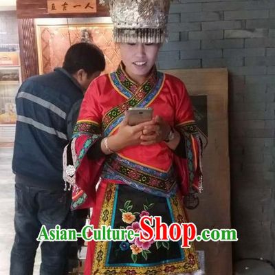 Traditional Chinese Miao Nationality Dancing Costume, Hmong Female Folk Dance Ethnic Pleated Skirt, Chinese Minority Nationality Embroidery Costume for Women