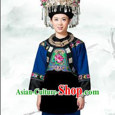 Traditional Chinese Miao Nationality Costume Accessories Crown, Necklace, Hmong Female Ethnic Dress and Phoenix Silver Headwear, Chinese Minority Nationality Embroidery Clothes and Hat for Women