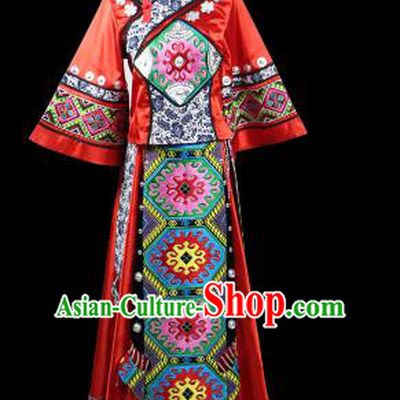 Traditional Chinese Miao Nationality Dancing Costume, Female Folk Dance Ethnic Pleated Skirt, Chinese Minority Nationality Embroidery Costume for Women