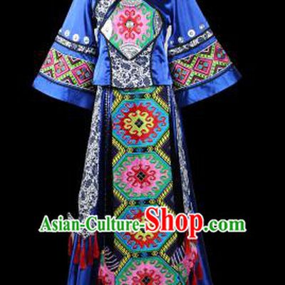 Traditional Chinese Miao Nationality Dancing Costume, Female Folk Dance Ethnic Pleated Skirt, Chinese Minority Nationality Embroidery Costume for Women