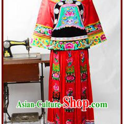 Traditional Chinese Miao Nationality Dancing Costume, Hmong Female Folk Dance Ethnic Pleated Skirt, Chinese Minority Nationality Embroidery Costume for Women
