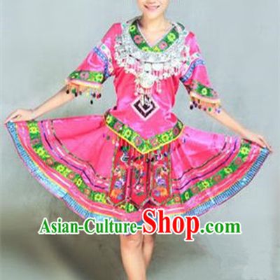 Traditional Chinese Dong Nationality Dancing Costume, Dongzu Female Folk Dance Ethnic Pleated Skirt, Chinese Dong Minority Nationality Embroidery Costume for Women