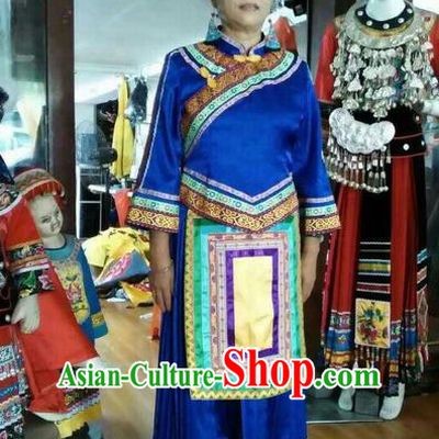 Traditional Chinese Shui Nationality Dancing Costume and Accessories, Shuizu Female Folk Dance Ethnic Pleated Skirt, Chinese Water Minority Nationality Embroidery Costume Set for Women