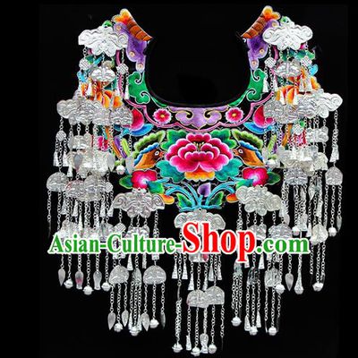 Traditional Chinese Miao Nationality Necklace, Hmong Folk Wedding Embroidery Cloud Shoulder Shawl, Phoenix Coronet And Robes Capelet, Chinese Minority Nationality Jewelry Accessories for Women