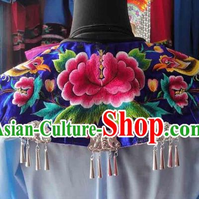 Traditional Chinese Miao Nationality Necklace, Hmong Folk Wedding Embroidery Cloud Shoulder Shawl, Phoenix Coronet And Robes Capelet, Chinese Minority Nationality Jewelry Accessories for Women