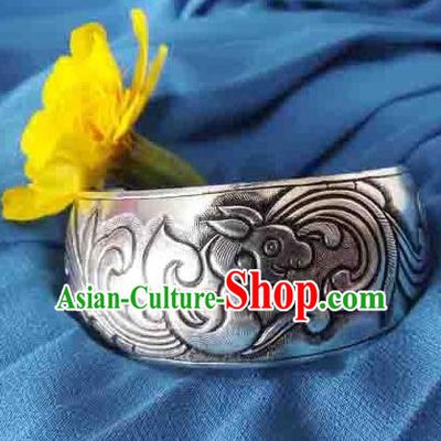 Traditional Chinese Miao Nationality Bracelet, Hmong Folk Wedding Sliver Bracelet, Chinese Minority Nationality Miao Dragon Sliver Bracelet Jewelry Accessories for Women