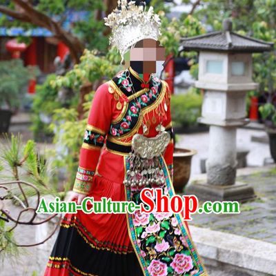 Traditional Chinese Miao Nationality Dancing Costume, Hmong Female Folk Dance Ethnic Pleated Skirt, Chinese Minority Nationality Embroidery Costume for Women